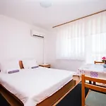 Family Holiday Lucia Apartment