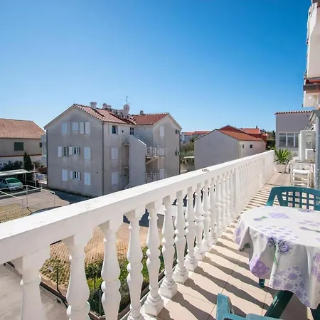 Family Holiday Lucia Apartment