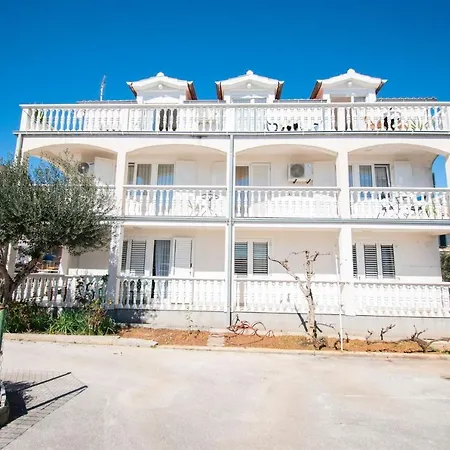 Family Holiday Lucia Apartment Vodice