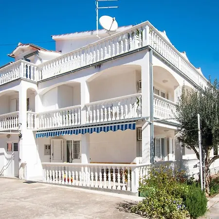 Family Holiday Lucia * Βόντιτσε