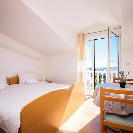 Family Holiday Lucia Apartment *