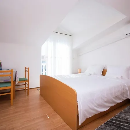 Family Holiday Lucia Apartment *