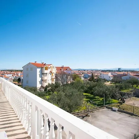 Family Holiday Lucia Apartment